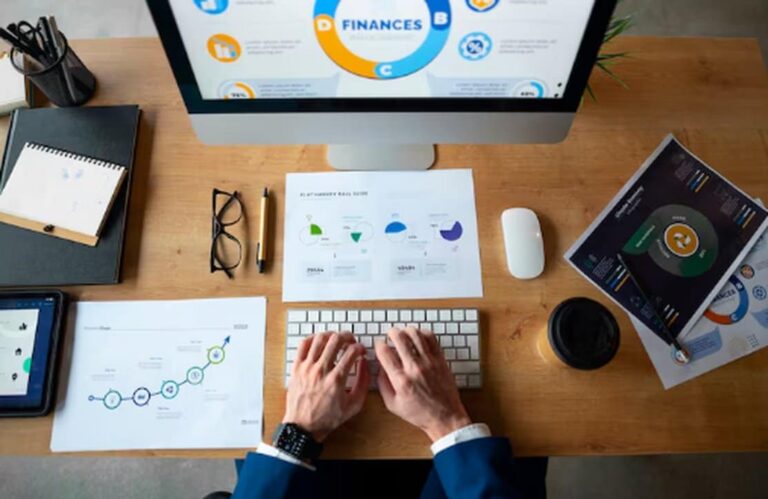Financial planning for freelancers and self-employed: What changed in 2025 in the US and Canada