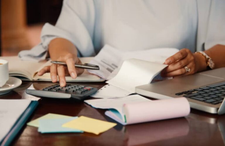 Investment Taxes in the U.S. and Canada: How to Avoid Overpaying in 2025
